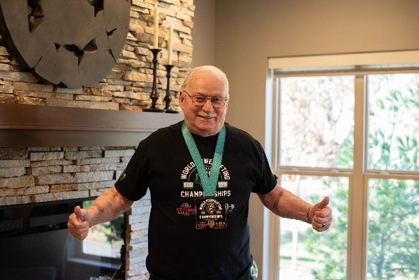 Weights and world records: Meet 88-year-old powerlifter Ted Lindberg